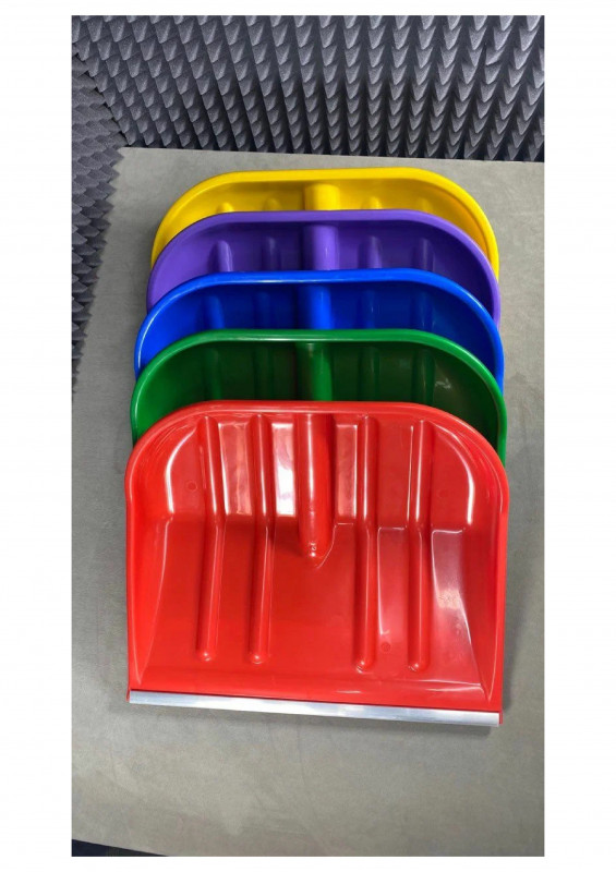 Лопата снеговая с кромкой 480х400мм большая б/черенка цветная